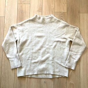 Uniqlo Wool Blend Mock Neck Sweater in White Light Grey Heather Size S
